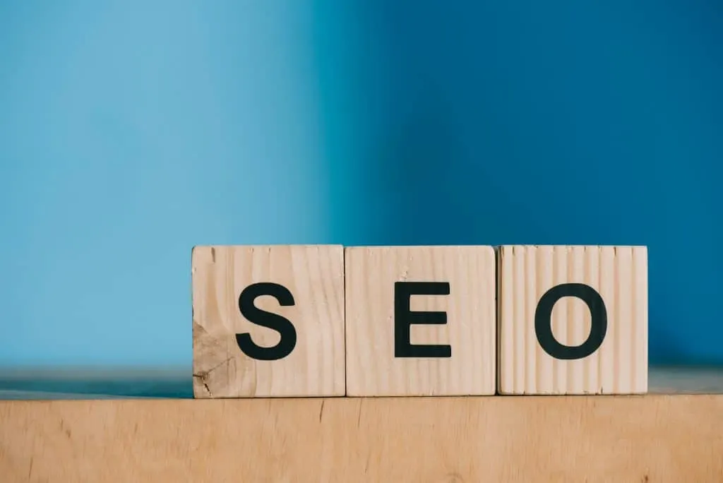 Influence du trafic et des visites sur le SEO d’un site