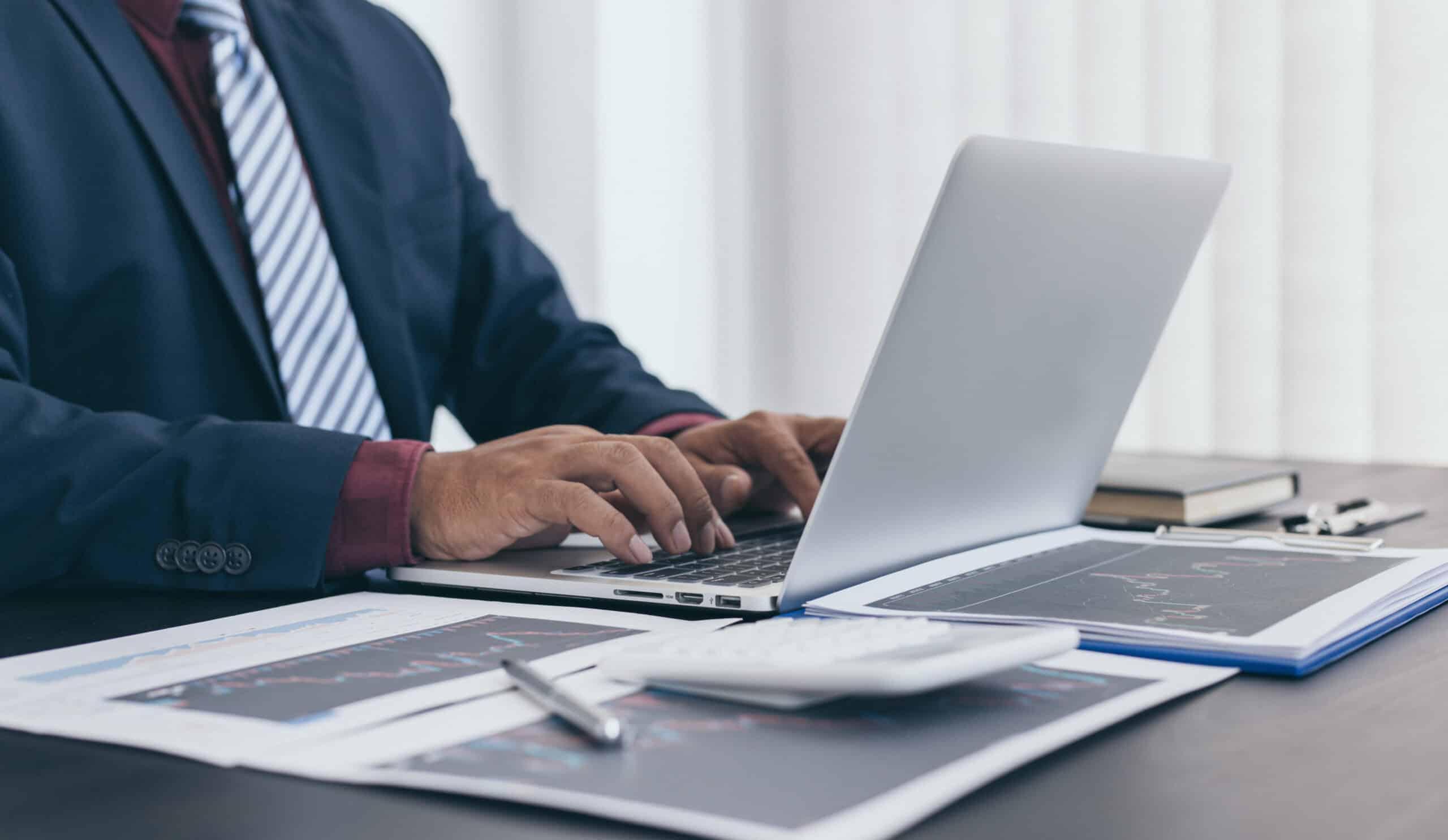 Formation bourse : découvrez les clés de la réussite en moins de 100 caractères.