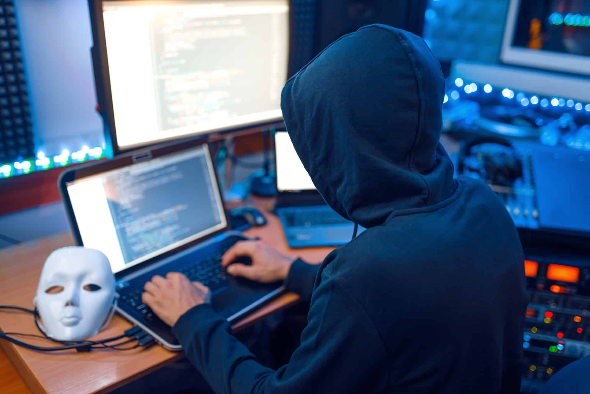 Plongez dans l’incroyable univers des hackers et découvrez l’IA débridée qui règne en maître sur le Dark Web ! Vous ne croirez pas ce que vous allez découvrir !